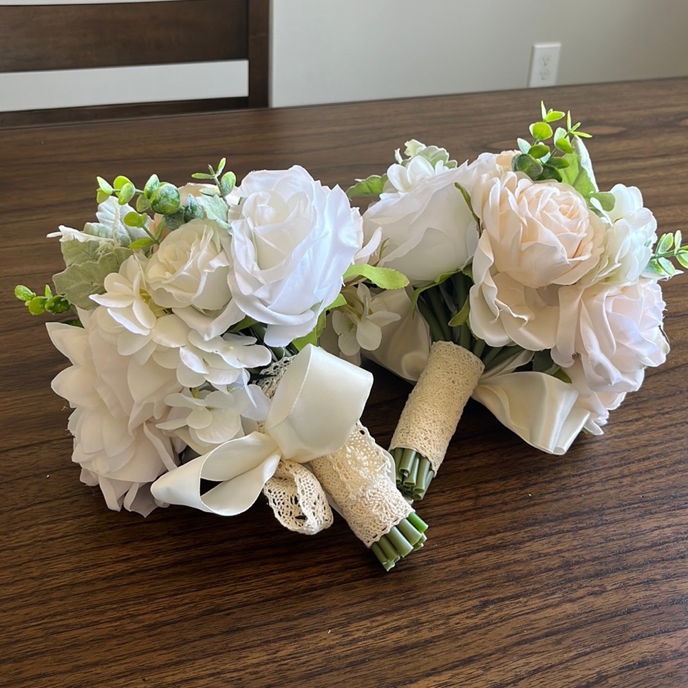 Fake floral bouquets (6 left)